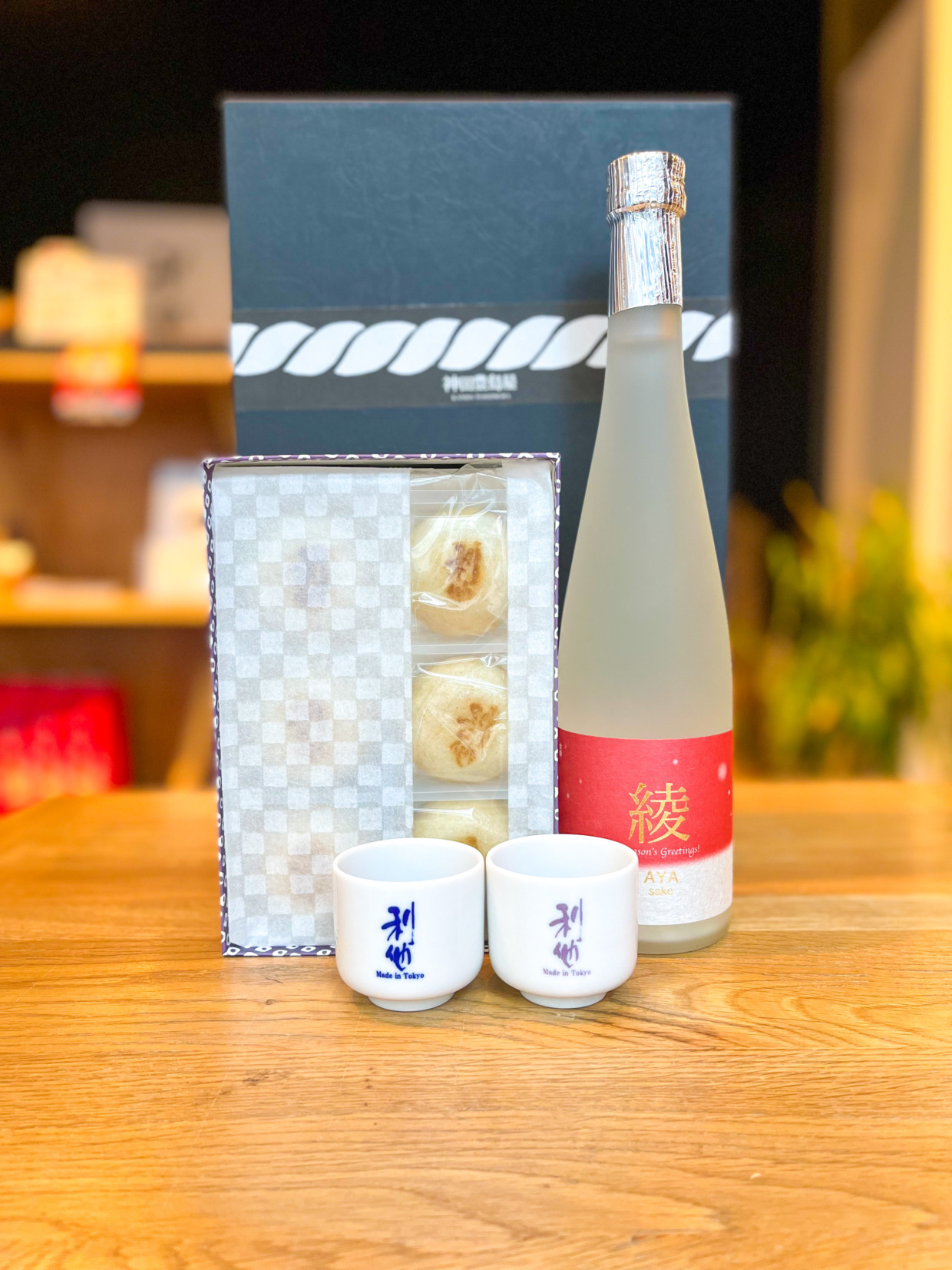 【花より団子セット】 微発泡うすにごり 純米生酒 綾 ＆ 利他酒饅頭12個入り ＆ 利他猪口2個（箱付き）